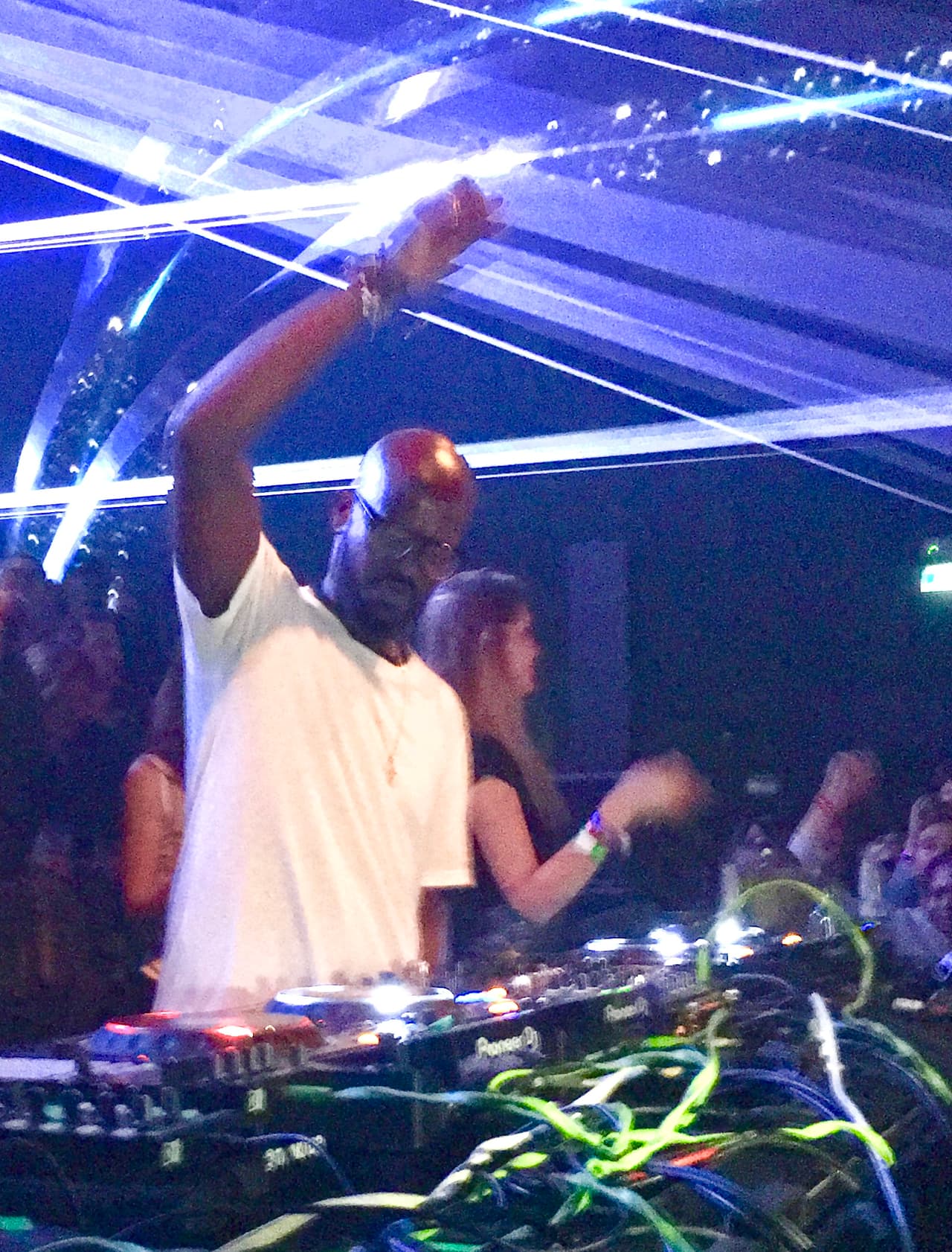 Hï Ibiza で演奏する南アフリカのDJ Black Coffee——アフロハウスを世界へ広めた顔